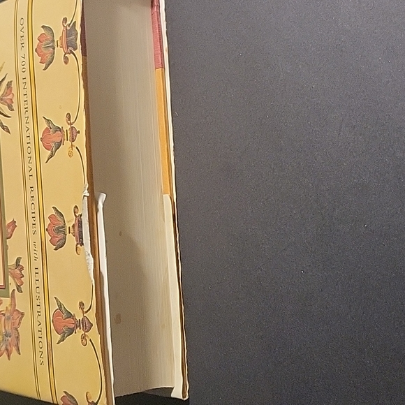 HEAVEN'S BANQUET VEGETARIAN COOKING LIFELONG HEALTH THE AYURVEDA WAY - Picture 5 of 9